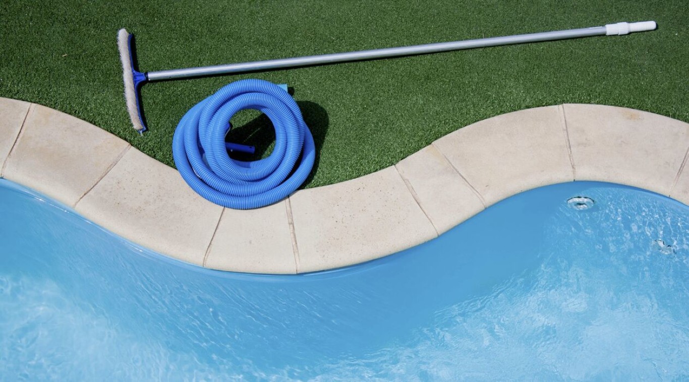 Weekly Pool Cleaning Service in Baldwin Park, CA
