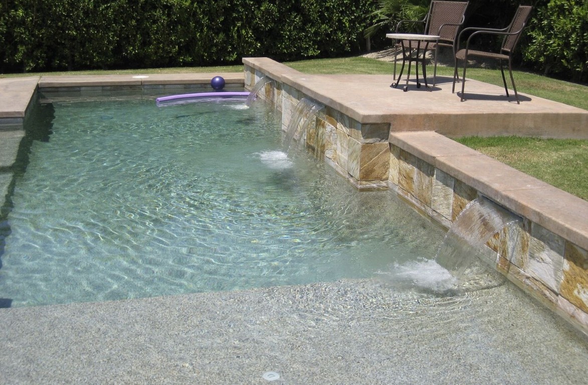 Pool algae removal and green pool treatment in Baldwin Park, CA